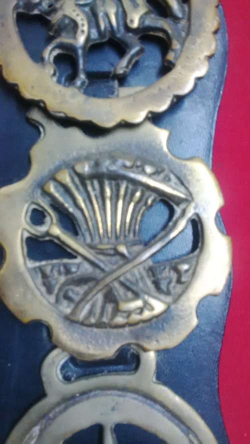 6 VINTAGE HORSE BRASS MEDALLIANS ON BELT-SEE PICTURES