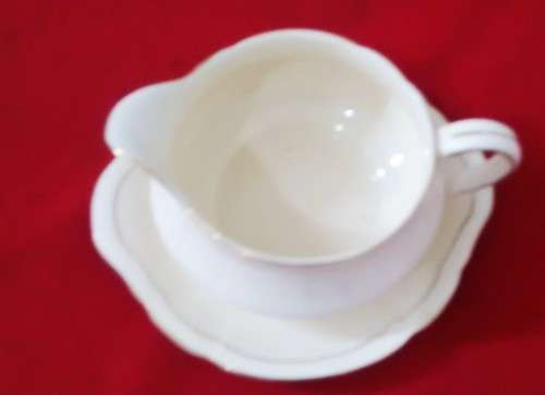 ALFRED MEAKIN GRAVY BOAT  BOWL 17x10cm PLATE 19x17cm - Read Desc & See Pictures