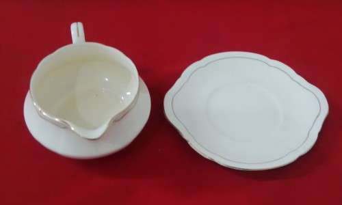 ALFRED MEAKIN GRAVY BOAT  BOWL 17x10cm PLATE 19x17cm - Read Desc & See Pictures