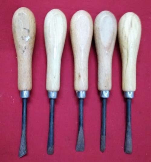 SET OF 5 VINTAGE CARVING CHISELS - SOLID - PICTURES ARE PART OF THE DESCRIPTION