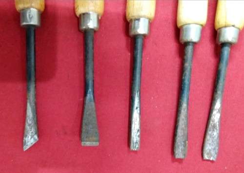 SET OF 5 VINTAGE CARVING CHISELS - SOLID - PICTURES ARE PART OF THE DESCRIPTION