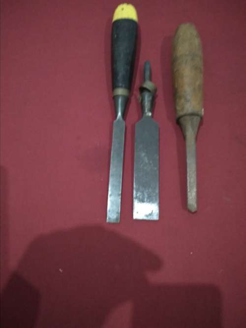 3 CHISELS - 2 FOOTPRINT & ANOTHER -  PICTURES ARE PART OF THE DESCRIPTION