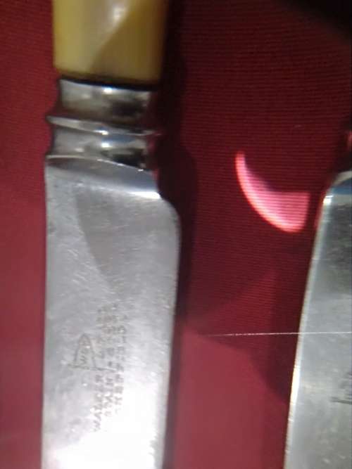 6 VINTAGE WALKER & HALL TABLE KNIVES -  PICTURES ARE PART OF THE DESCRIPTION