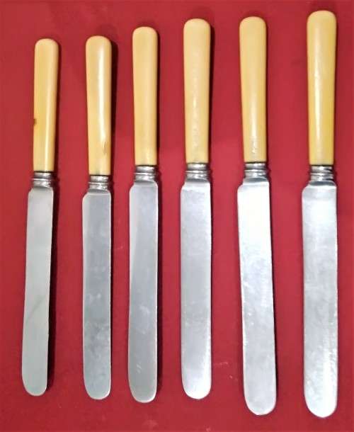 6 VINTAGE WALKER & HALL TABLE KNIVES -  PICTURES ARE PART OF THE DESCRIPTION
