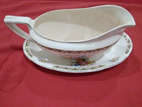 VINTAGE JOHN MADDOCK & SONS IVORY WARE GRAVY BOAT 20x9cm PLATE 21x12cm - Please see Pics & read desc