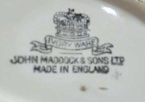 VINTAGE JOHN MADDOCK & SONS IVORY WARE GRAVY BOAT 20x9cm PLATE 21x12cm - Please see Pics & read desc