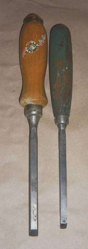 2 CARPENTERS WOOD CHISELS  - READ DESC PICS ARE PART OF DESC PPH R65