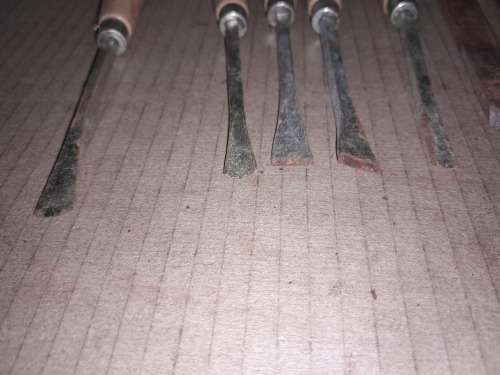 5 CARVING CHISELS & 8 CHISEL BLADES - R125 START