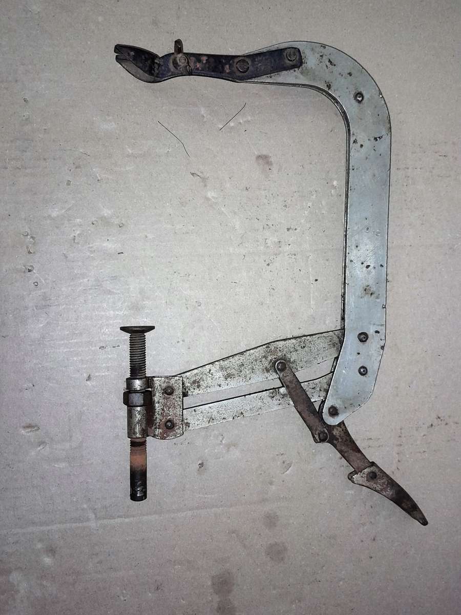 SYKES PICKAVANT No 038500 COMPRESSION VALVE CLAMP -See Pictures