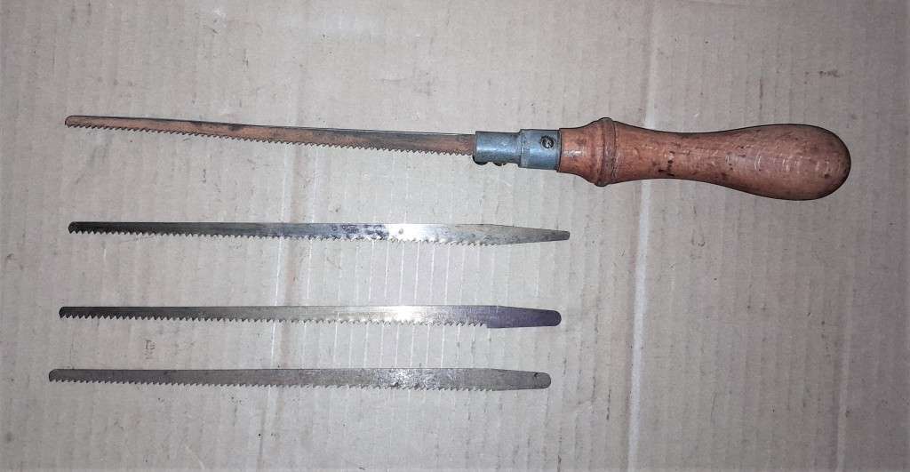 VINTAGE KEYHOLE SAW + 3 ADDITIONAL BLADES- PLEASE SEE PICTURES