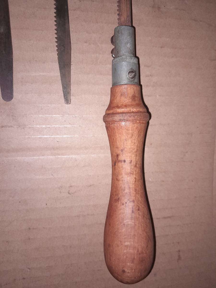 VINTAGE KEYHOLE SAW + 3 ADDITIONAL BLADES- PLEASE SEE PICTURES