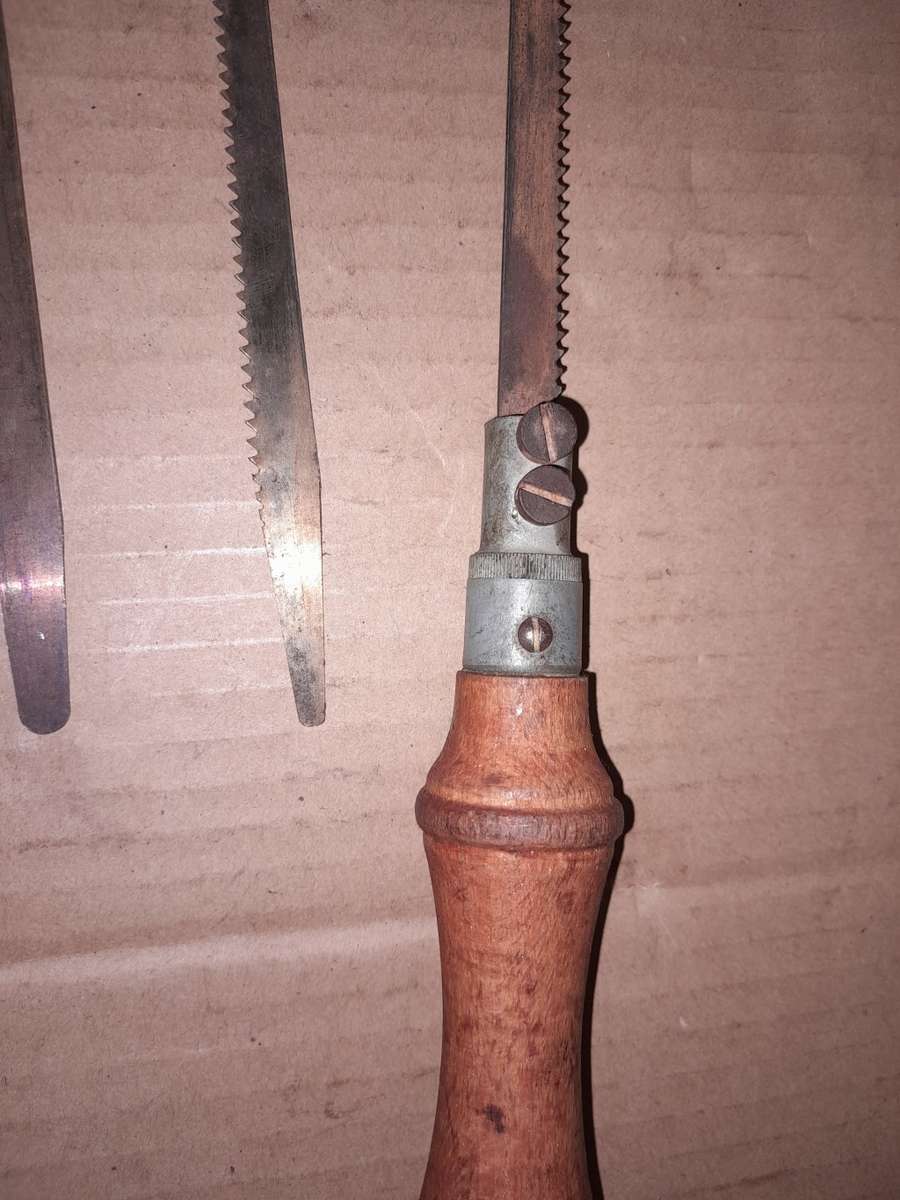 VINTAGE KEYHOLE SAW + 3 ADDITIONAL BLADES- PLEASE SEE PICTURES
