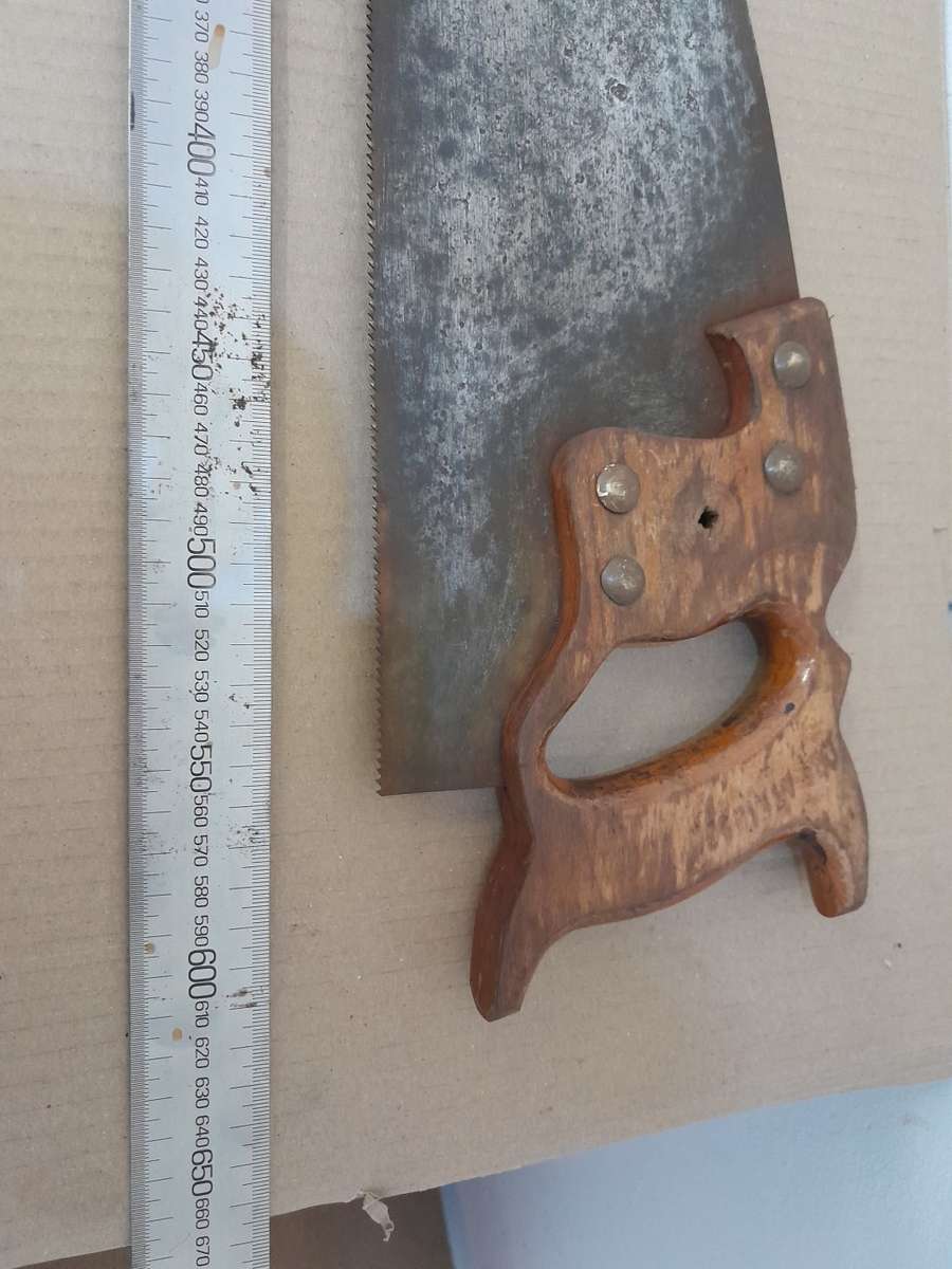 COLLECTABLE EC ATKINS & Co SAW - NAME ON HANDLE & SLIGHTLY VISIBLE ETCHING  - PLEASE SEE PICTURES &