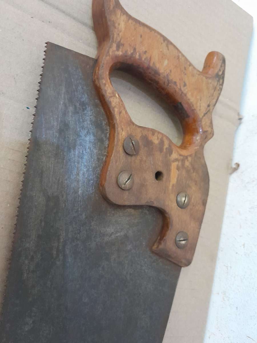 COLLECTABLE EC ATKINS & Co SAW - NAME ON HANDLE & SLIGHTLY VISIBLE ETCHING  - PLEASE SEE PICTURES &