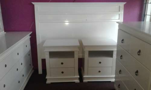 Bedroom Set (Headboard & Pedestals)