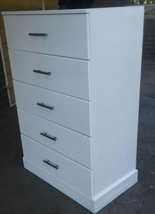Chest of drawers