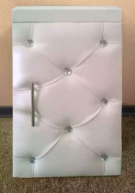 Night stands / side pedestals