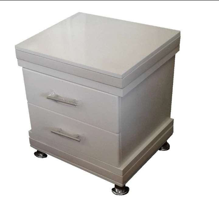 Bed tables / side pedestals