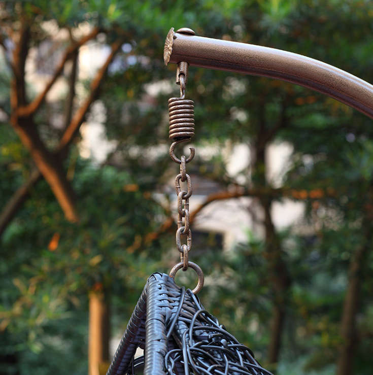 Hanging patio / garden / balcony swing chairs