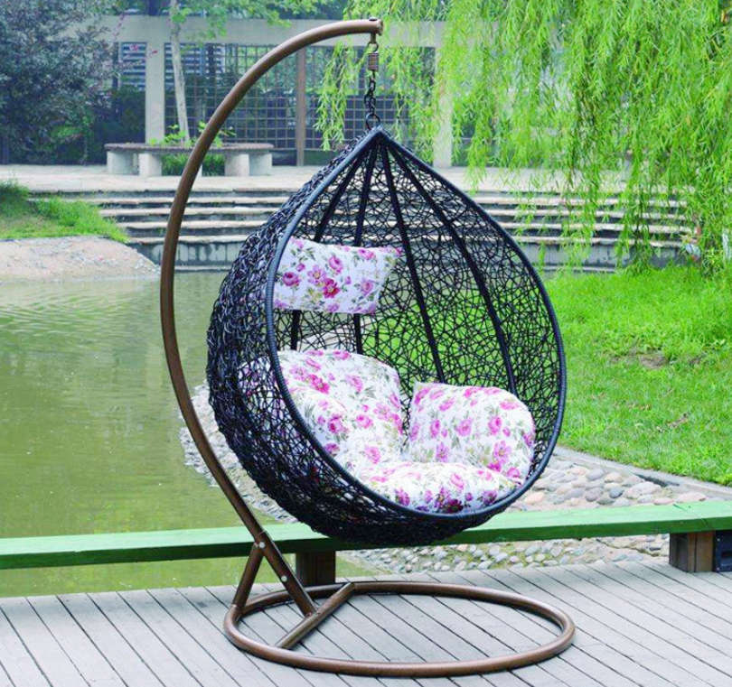 Hanging patio / garden / balcony swing chairs