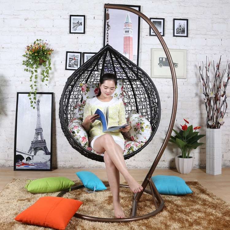 Hanging patio / garden / balcony swing chairs