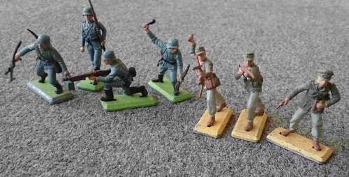 Vintage 1/32 Brittains toy soldiers - German Infantry