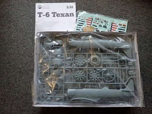Kitty Hawk 1/32 Texan T6 Harvard