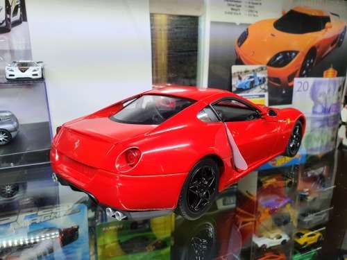 1/18 Hotwheels Ferrari 599 GTB