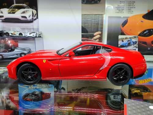 1/18 Hotwheels Ferrari 599 GTB