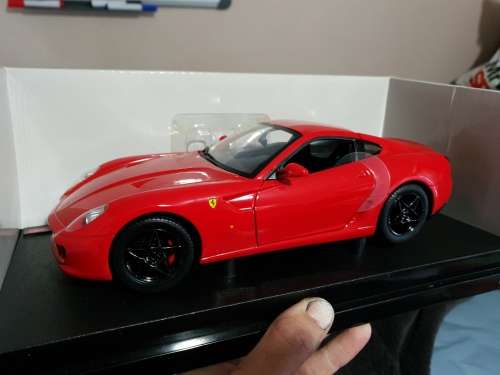 1/18 Hotwheels Ferrari 599 GTB