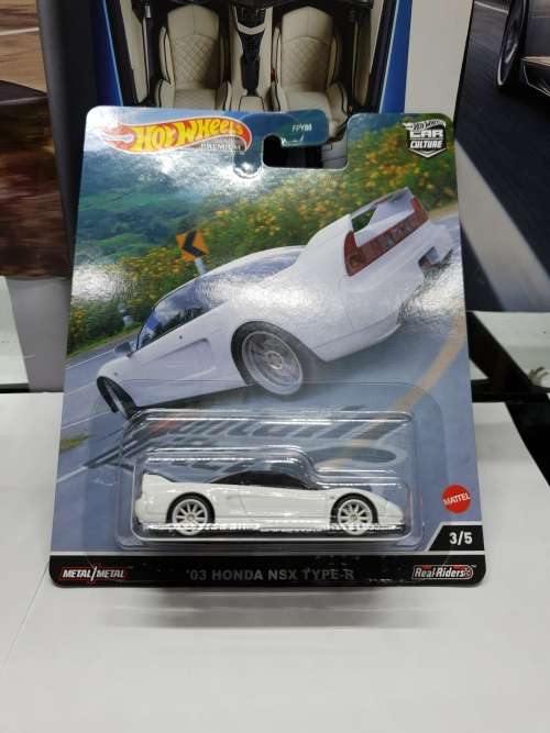 1/64 Hotwheels Mountain Drifters set with chase car