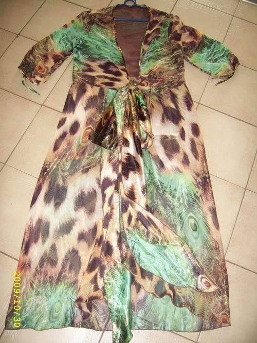 Elegant Boutique Wrap top!