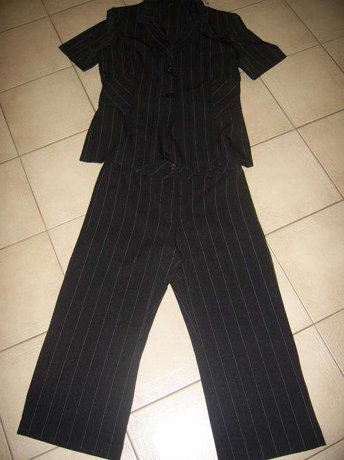 Ladies Suit - Size 32