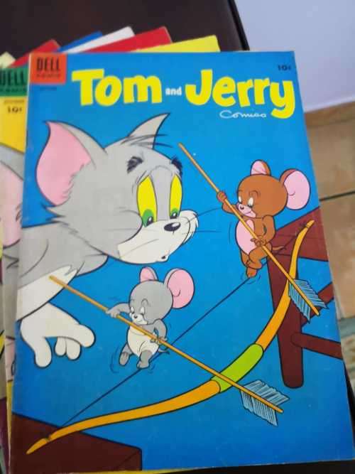 10 x Tom and Jerry Comic Books