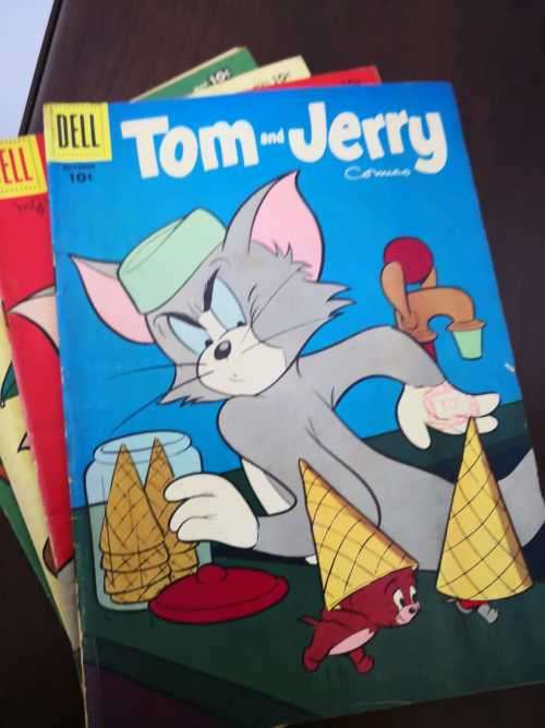 10 x Tom and Jerry Comic Books