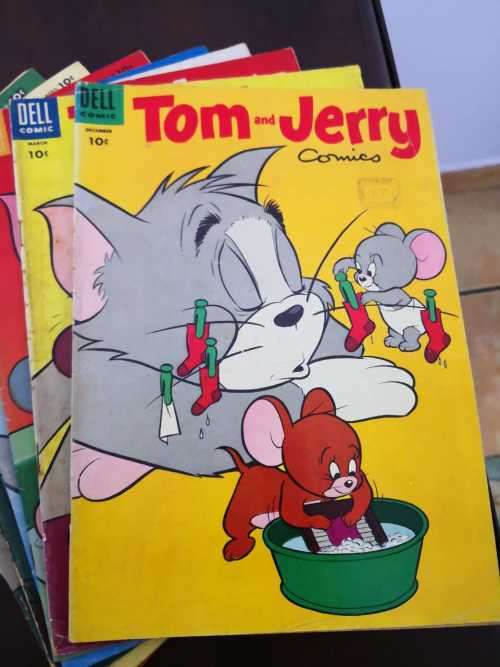 10 x Tom and Jerry Comic Books