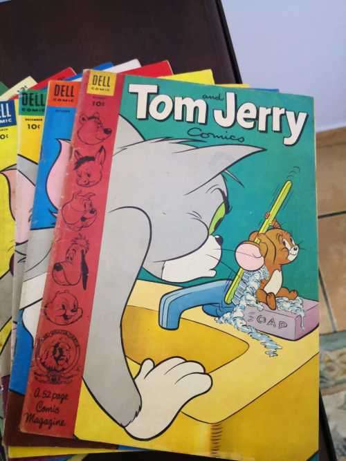 10 x Tom and Jerry Comic Books