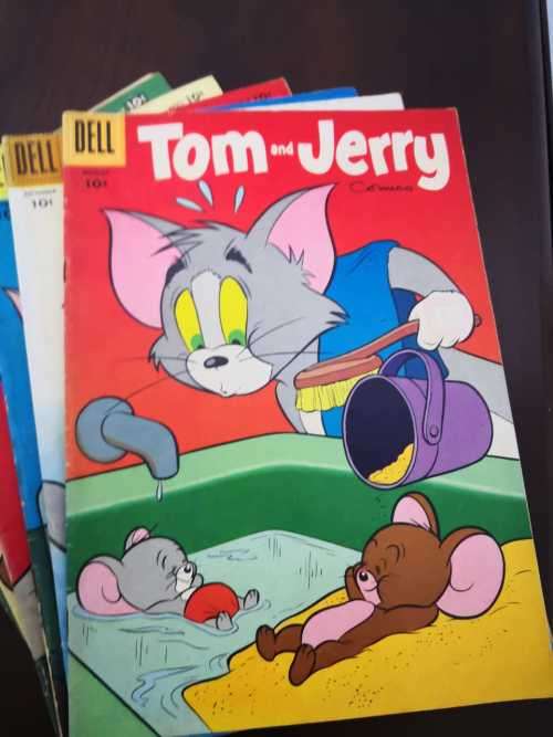 10 x Tom and Jerry Comic Books