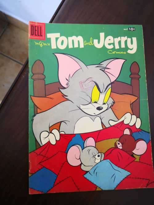 10 x Tom and Jerry Comic Books