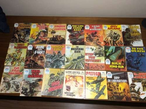 21 Old vintage war books black and white collectibles