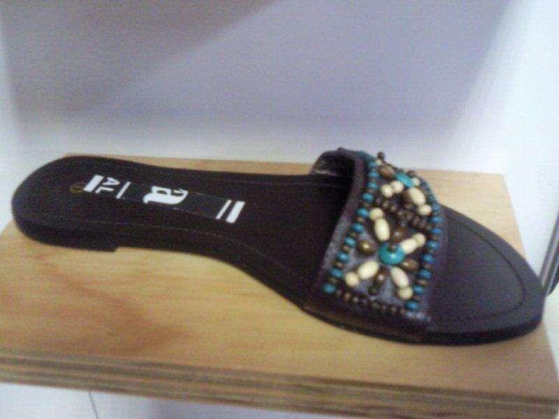 GINO FARRELLI SANDALS - PBS91136CH CHOC SLIPON WITH BEAD DETAIL