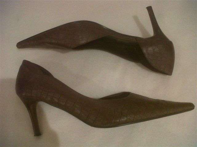 Lovely Brown Ladies Court Shoes - Size 8