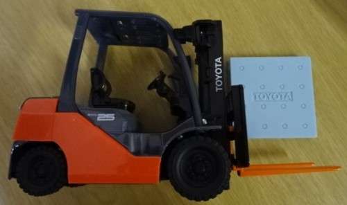 TOYOTA FORKLIFT COLLECTORS MODEL- SCALE 1/23 (NOT A TOY)