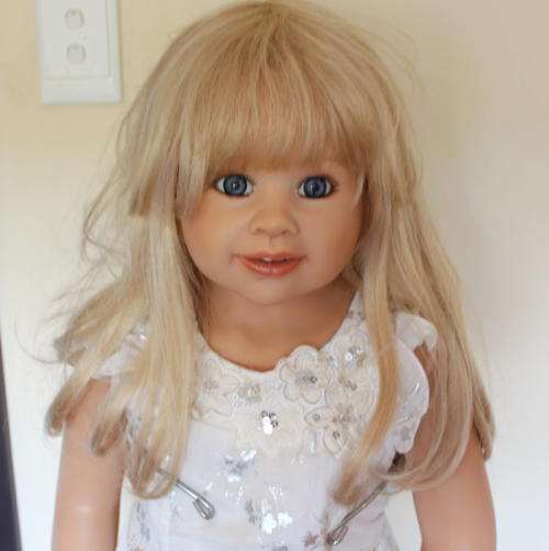 Vinyl LARGE Collectors Doll 38" Monka levenig, including stand