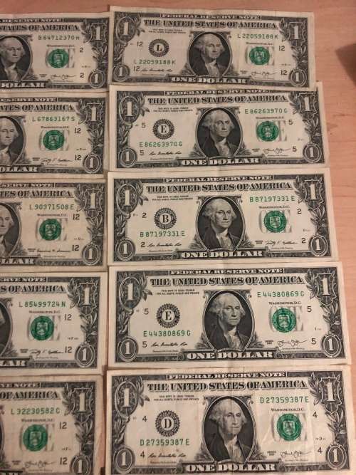 USA, one dollar bills x10 crazy R1 start