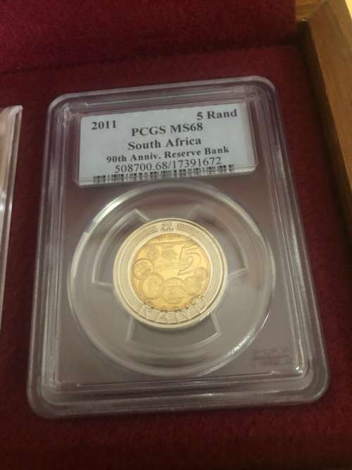 Graded R5 set for in fancy wooden box..3 different Mandela R5 s