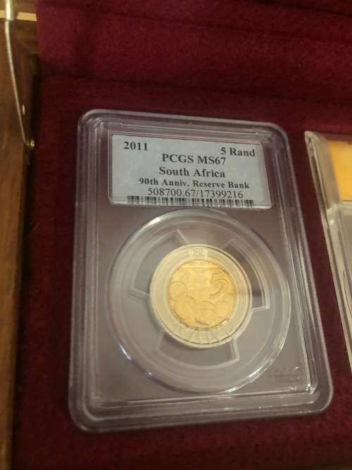 Graded R5 set for in fancy wooden box..3 different Mandela R5 s