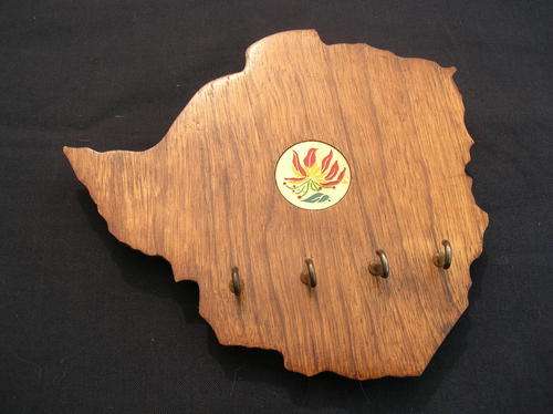 Rhodesian wooden Key ring holder with brass disk, Flame lilly insignia, codition Good, see pics