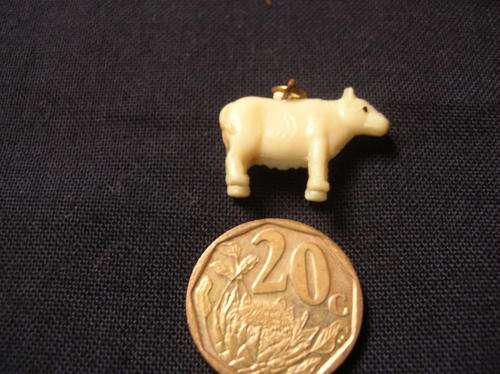 Vintage Charm, Plastic, Cow. see picture