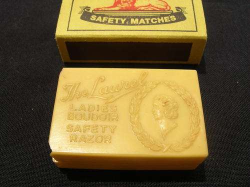Vintage Laurel Ladies Boudoir safety razor. made in England condition good see pics and description